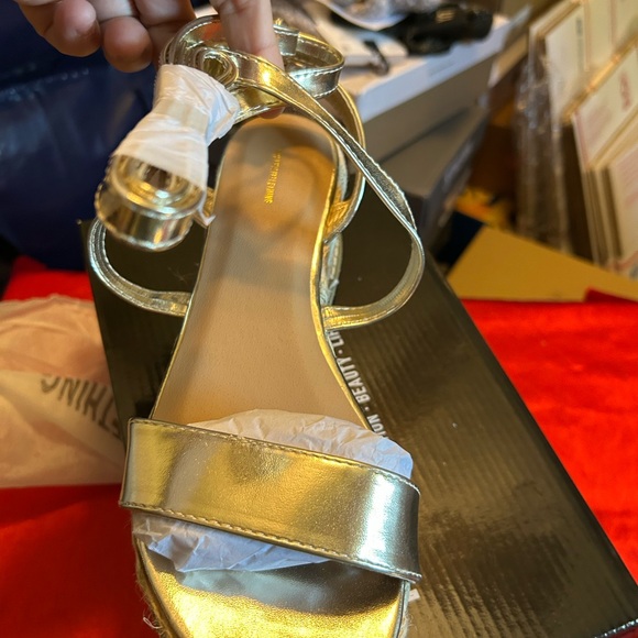 PrettyLittleThing Gold Platform Espadrilles - Picture 6 of 8